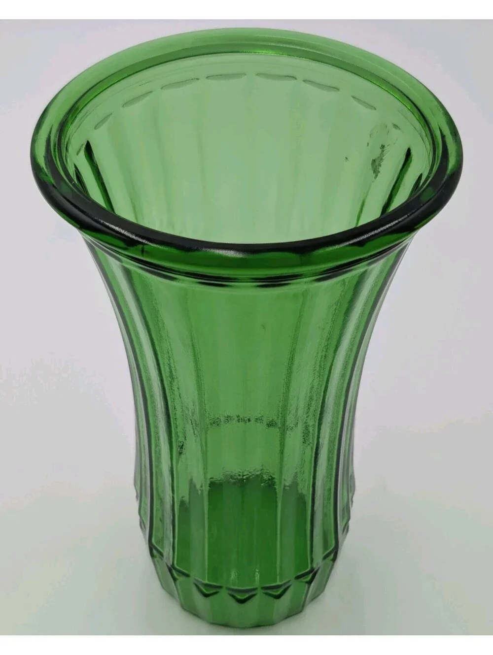 Vintage Hoosier Glass Emerald Green Ribbed Vase 10